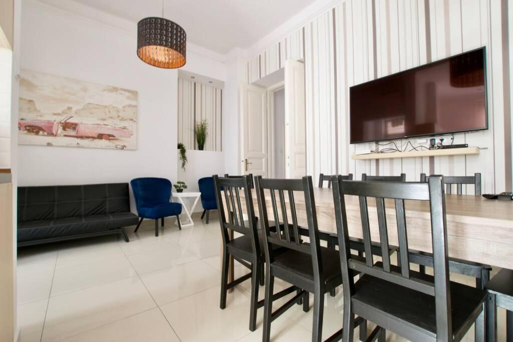Premium Apartment By Hi5-Vaci Str. 3 Bedroom Budapest Luaran gambar